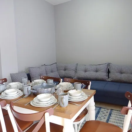 Cute In Historical Area 3b *